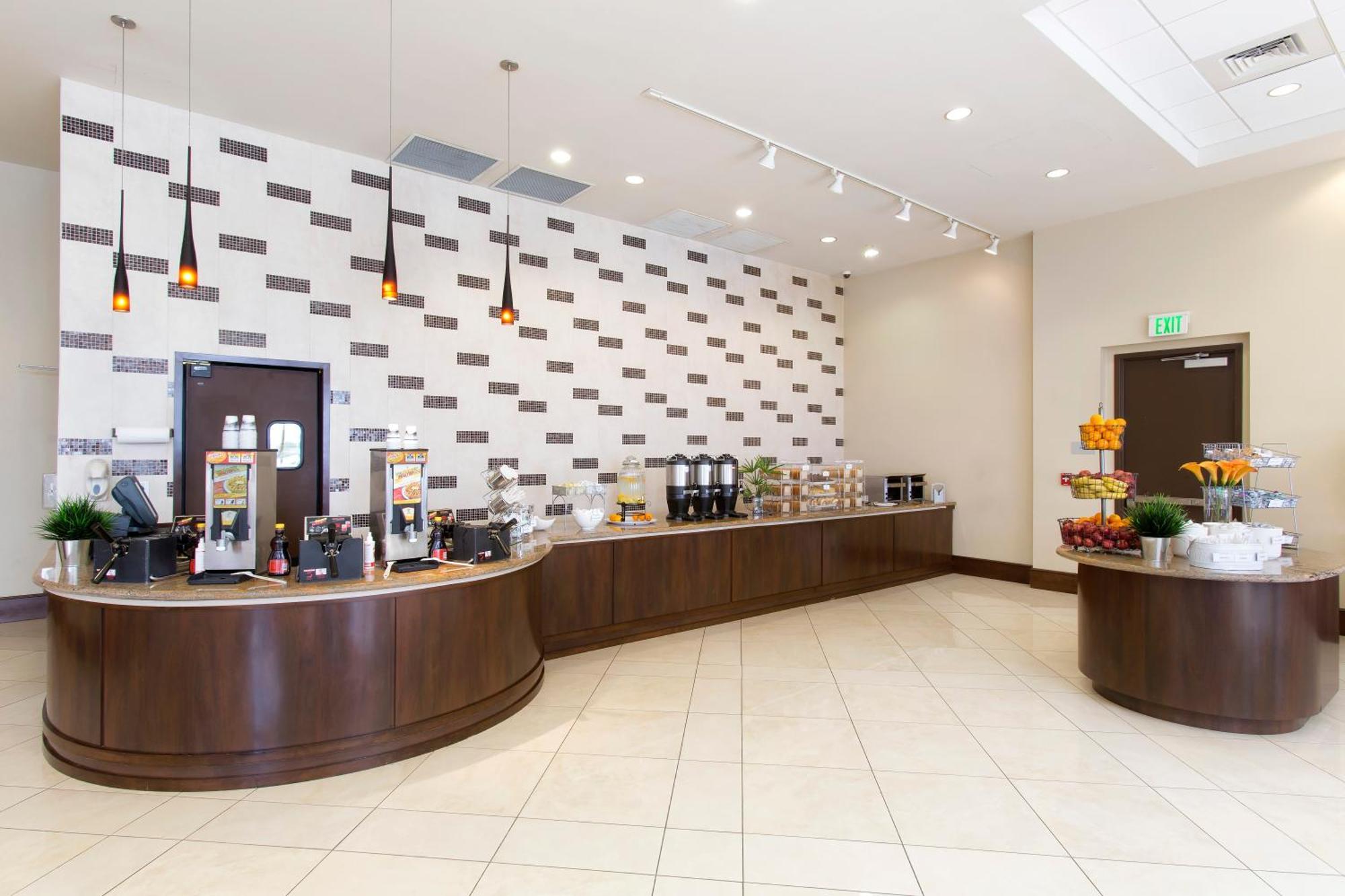 Ramada Plaza By Wyndham & Intl Drive - Newly Renovated! 3* Orlando