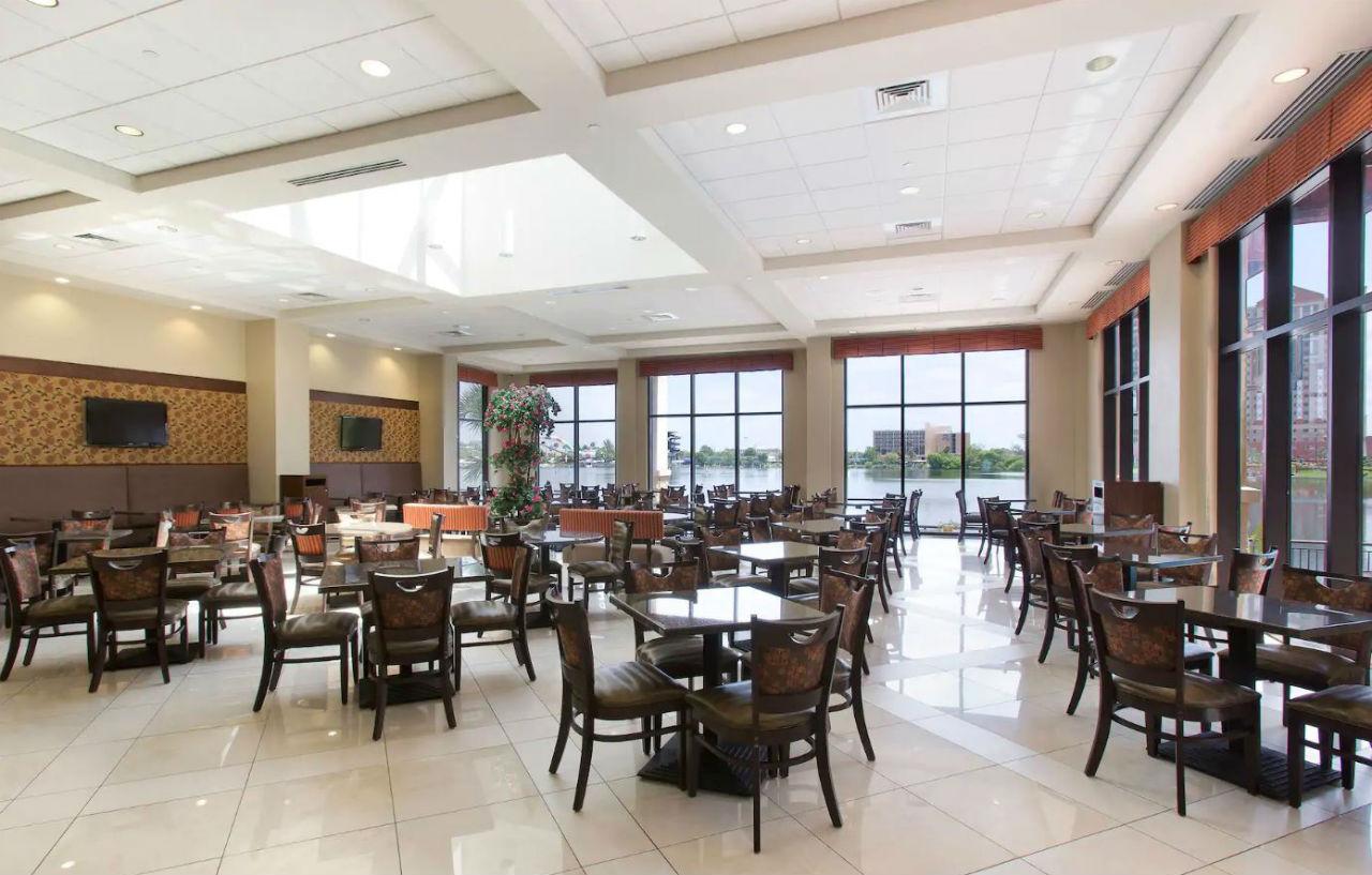 Ramada Plaza By Wyndham & Intl Drive - Newly Renovated! 3*